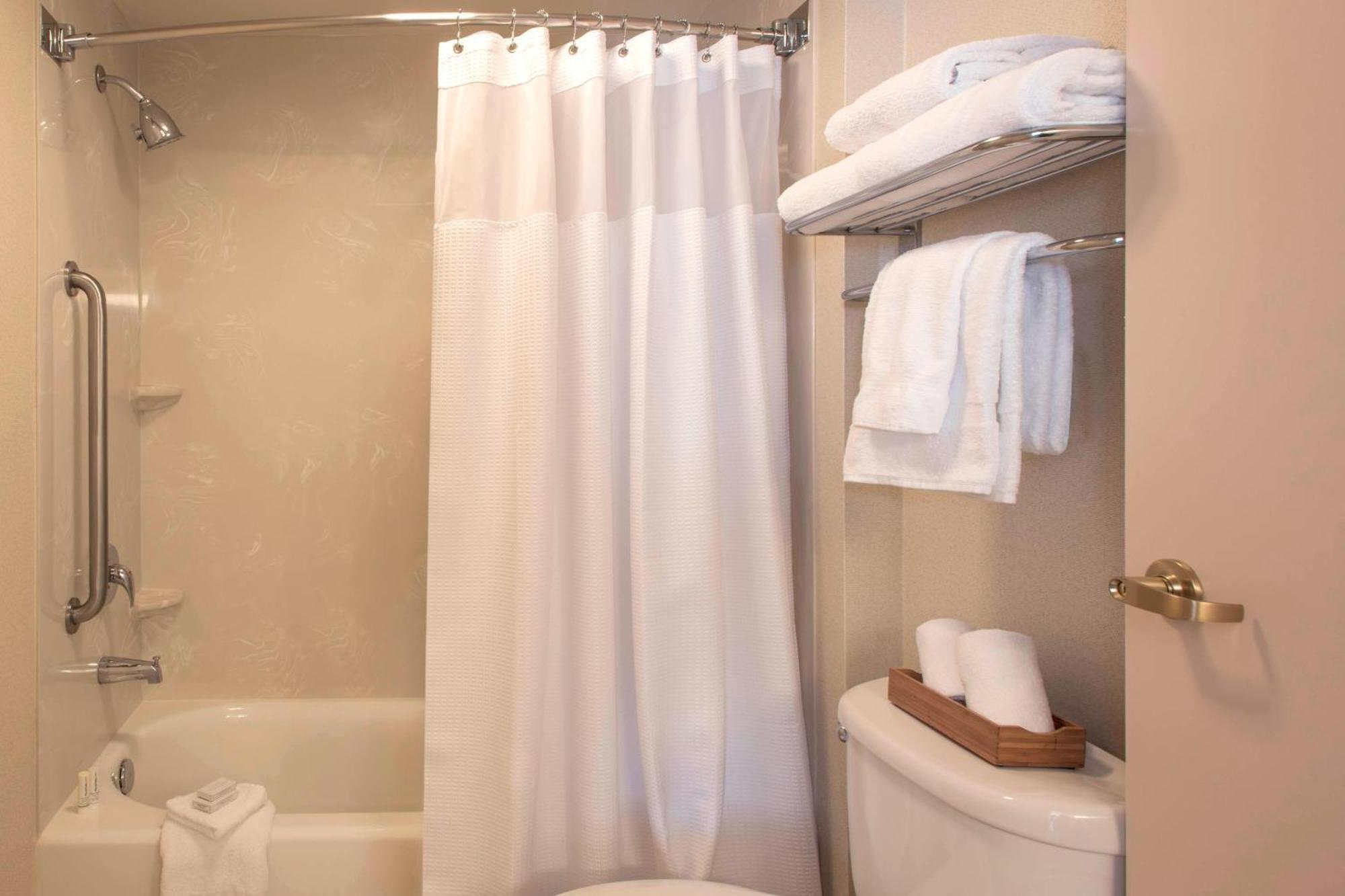 Springhill Suites By Marriott Charlotte Airport Экстерьер фото