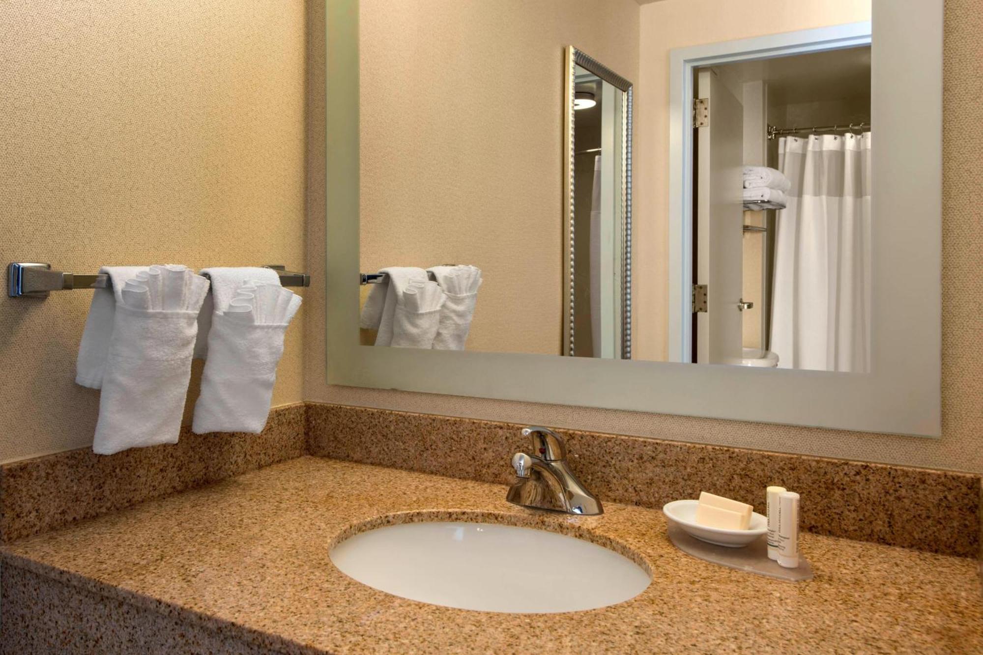 Springhill Suites By Marriott Charlotte Airport Экстерьер фото